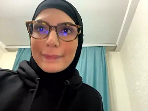 Snapshot of GumusGuray chatting on 12/03/24, 12:35 GumusGuray online show from 12/03/24, 12:35