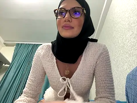 Snapshot of GumusGuray chatting on 12/06/24, 02:02 GumusGuray online show from 12/06/24, 02:02