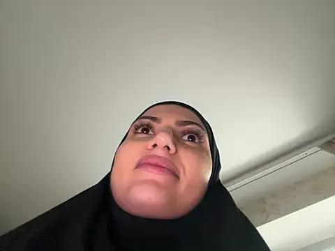 Snapshot of GumusGuray chatting on 12/10/24, 08:40 GumusGuray online show from 12/10/24, 08:40