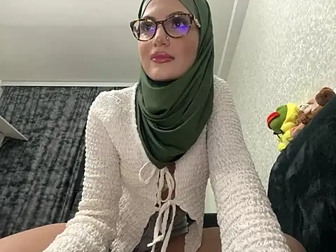 Snapshot of GumusGuray chatting on 02/02/25, 02:38 GumusGuray online show from 02/02/25, 02:38