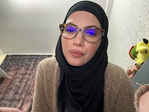 Snapshot of GumusGuray chatting on 02/28/25, 12:52 GumusGuray online show from 02/28/25, 12:52