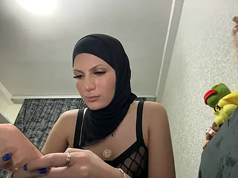 Snapshot of GumusGuray chatting on 03/06/25, 10:04 GumusGuray online show from 03/06/25, 10:04