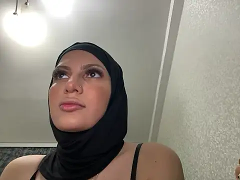 Snapshot of GumusGuray chatting on 03/14/25, 10:27 GumusGuray online show from 03/14/25, 10:27