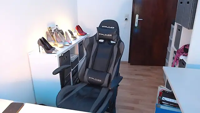 Snapshot of GeilesLuder75 chatting on 03/13/25, 06:23 GeilesLuder75 online show from 03/13/25, 06:23