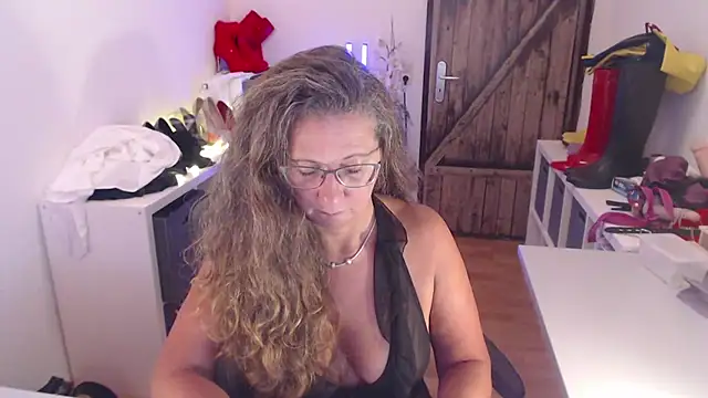 Snapshot of GeilesLuder75 chatting on 08/04/26, 11:24 GeilesLuder75 online show from 08/04/26, 11:24