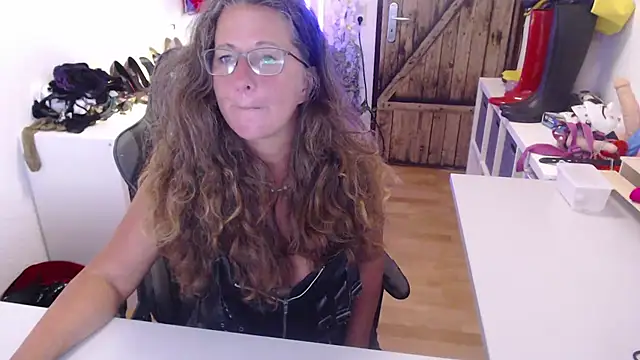 Snapshot of GeilesLuder75 chatting on 08/06/26, 11:01 GeilesLuder75 online show from 08/06/26, 11:01
