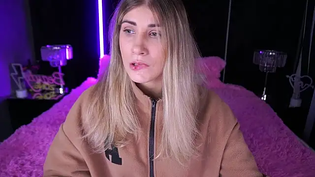 CassandraGood online show from 12/06/24, 08:05