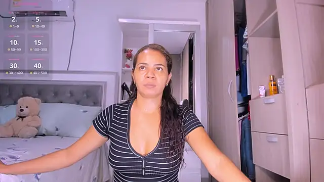 Snapshot of sharonDulce chatting on 03/07/25, 01:53 sharonDulce online show from 03/07/25, 01:53