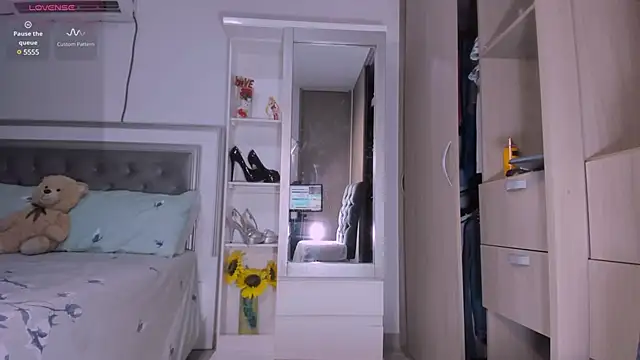 Snapshot of sharonDulce chatting on 03/15/25, 05:08 sharonDulce online show from 03/15/25, 05:08