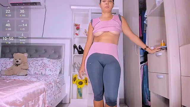 Snapshot of sharonDulce chatting on 03/19/25, 02:05 sharonDulce online show from 03/19/25, 02:05