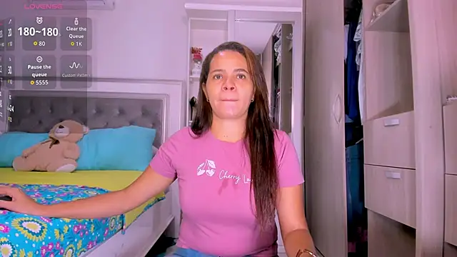 Snapshot of sharonDulce chatting on 10/13/25, 02:44 sharonDulce online show from 10/13/25, 02:44