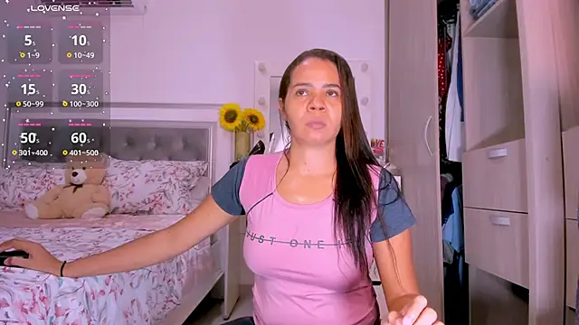 Snapshot of sharonDulce chatting on 12/03/25, 12:18 sharonDulce online show from 12/03/25, 12:18