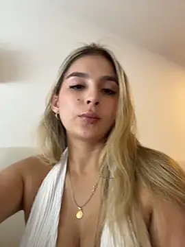 Snapshot of oriana_zoeee chatting on 05/30/26, 12:19 oriana zoeee online show from 05/30/26, 12:19