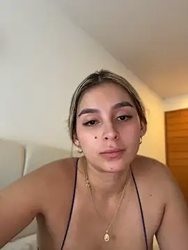 Snapshot of oriana_zoeee chatting on 06/08/26, 02:12 oriana zoeee online show from 06/08/26, 02:12