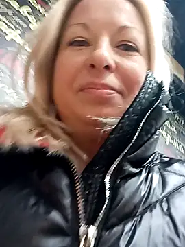 Snapshot of Arina_smiles chatting on 12/20/24, 03:31 Arina smiles online show from 12/20/24, 03:31