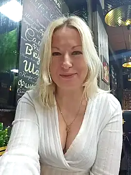 Snapshot of Arina_smiles chatting on 01/25/25, 06:35 Arina smiles online show from 01/25/25, 06:35