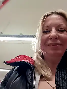 Snapshot of Arina_smiles chatting on 02/02/25, 04:43 Arina smiles online show from 02/02/25, 04:43