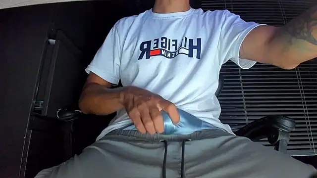 Snapshot of boy_bigcock24cm chatting on 07/23/26, 04:43 boy bigcock24cm online show from 07/23/26, 04:43