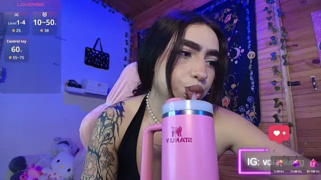 Snapshot of valenor_ chatting on 09/15/25, 03:17 valenor  online show from 09/15/25, 03:17