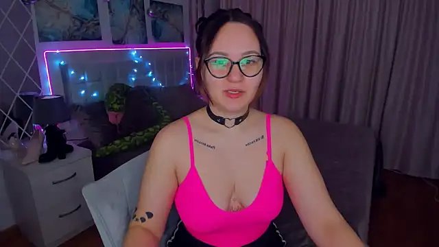 EsterLogan online show from 12/31/24, 05:44