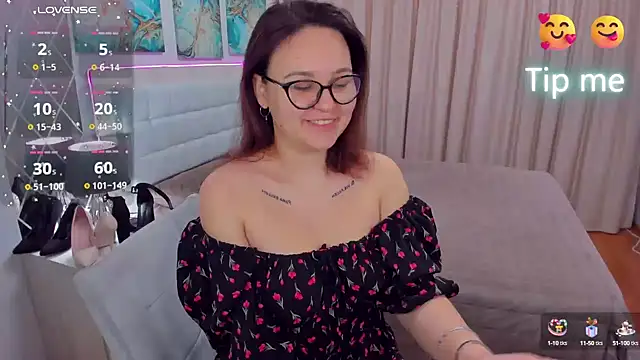 EsterLogan online show from 02/01/25, 09:54