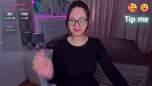 EsterLogan online show from 02/09/25, 05:50