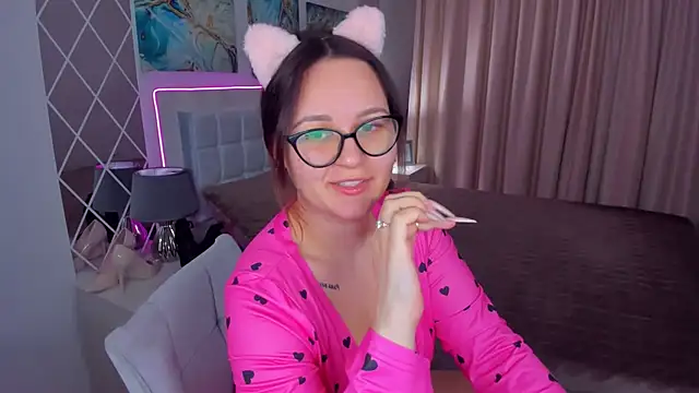 EsterLogan online show from 02/11/25, 12:37