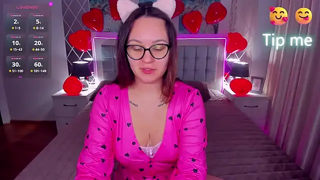 EsterLogan online show from 02/14/25, 05:30