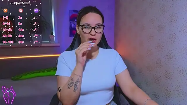 EsterLogan online show from 09/20/25, 11:11