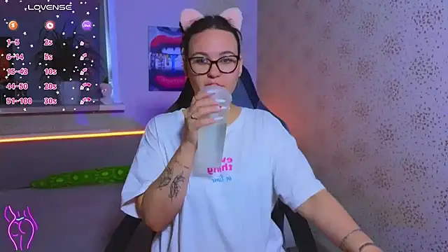 EsterLogan online show from 09/28/25, 11:48