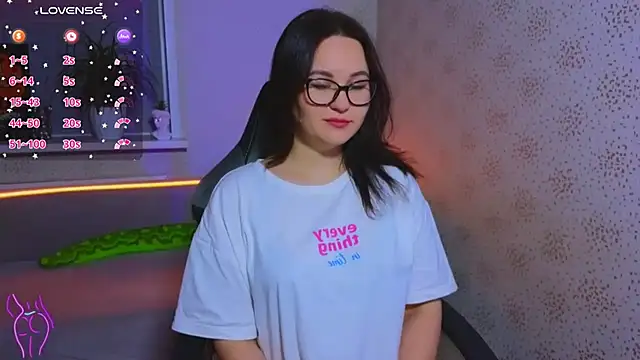 EsterLogan online show from 09/29/25, 03:39