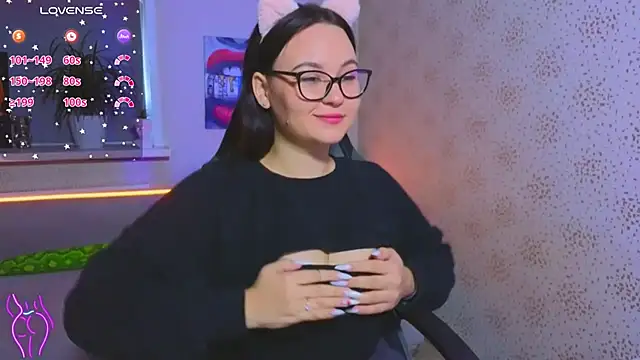 EsterLogan online show from 09/30/25, 10:42