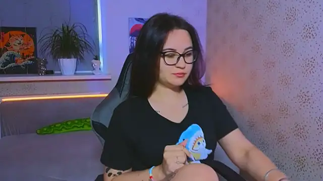 EsterLogan online show from 10/12/25, 08:24