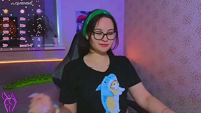 EsterLogan online show from 10/13/25, 06:46