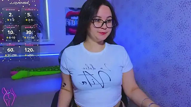 EsterLogan online show from 10/24/25, 09:17