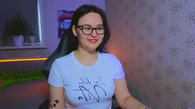 EsterLogan online show from 11/07/25, 09:31