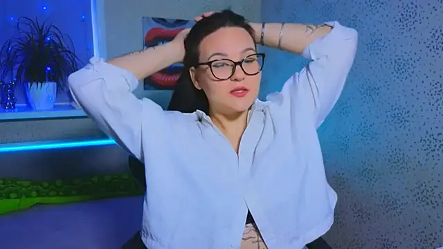 EsterLogan online show from 11/21/25, 09:52