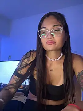 LunaXuan online show from 01/16/25, 04:28