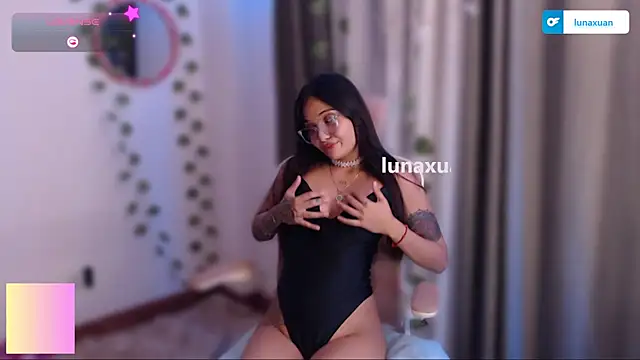 LunaXuan online show from 03/22/25, 10:48