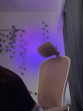 LunaXuan online show from 09/11/25, 10:54