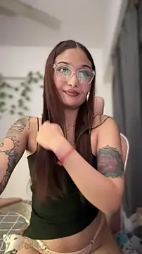 LunaXuan online show from 10/11/25, 04:33