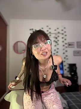 LunaXuan online show from 11/20/25, 03:50