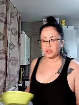 x  KHALEESI  x online show from 01/05/25, 08:00