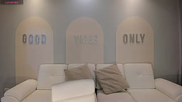 Snapshot of NiaHolland chatting on 10/12/25, 06:07 NiaHolland online show from 10/12/25, 06:07