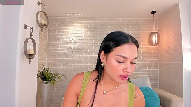 MollyJones  online show from 05/07/26, 07:19