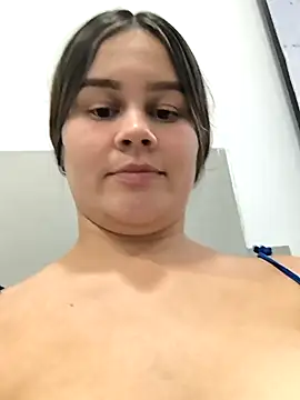 Snapshot of sweet_lucia chatting on 01/17/25, 01:04 sweet lucia online show from 01/17/25, 01:04