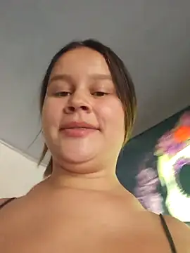 Snapshot of sweet_lucia chatting on 10/12/25, 02:38 sweet lucia online show from 10/12/25, 02:38