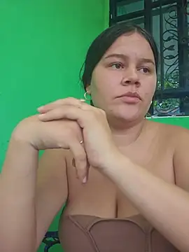Snapshot of sweet_lucia chatting on 07/16/26, 11:00 sweet lucia online show from 07/16/26, 11:00