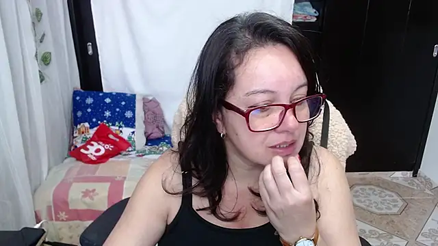 Sonialorens  online show from 12/15/24, 01:43