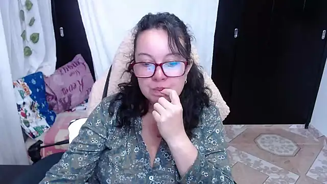 Sonialorens  online show from 12/18/24, 02:28